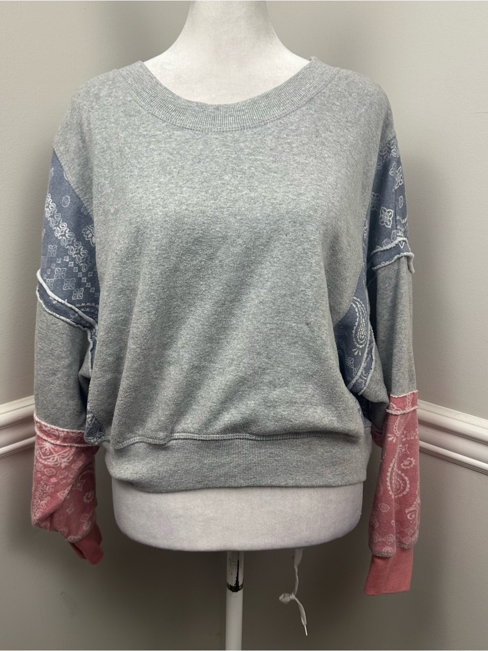 Vintage Havana Gray Pullover with Blue and Pink Bandana Sleeve Panels S